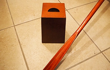 折れたバットを再利用した靴べら